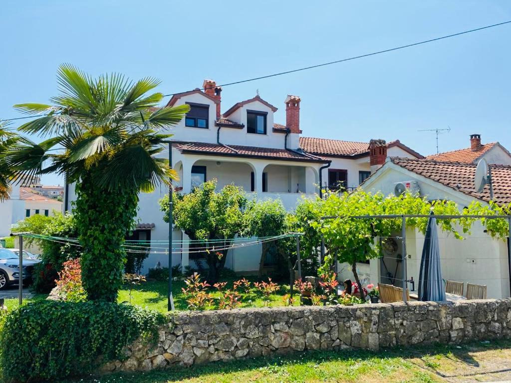 Apartmani Ana Borovac Funtana Esterno foto