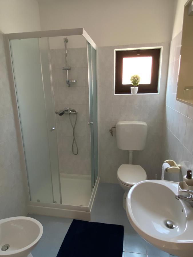 Apartmani Ana Borovac Funtana Esterno foto