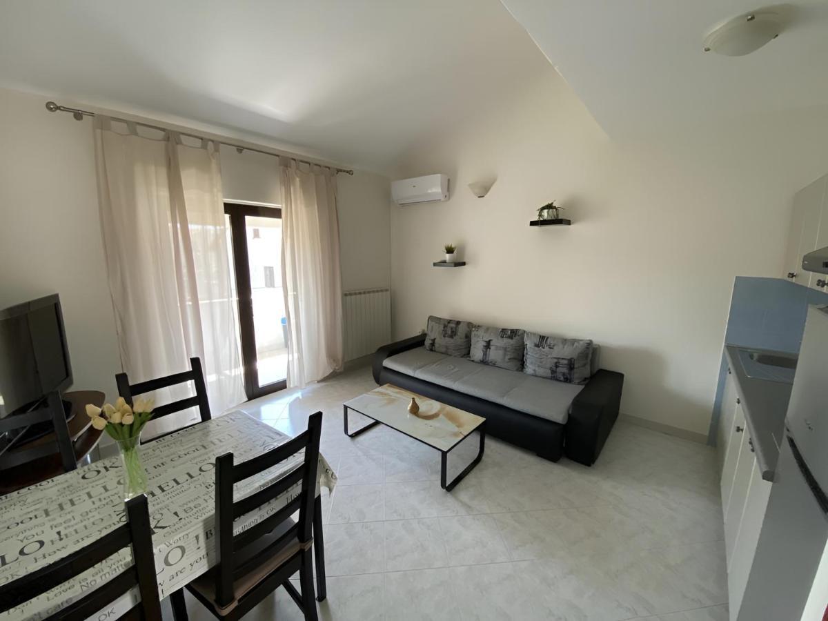 Apartmani Ana Borovac Funtana Esterno foto